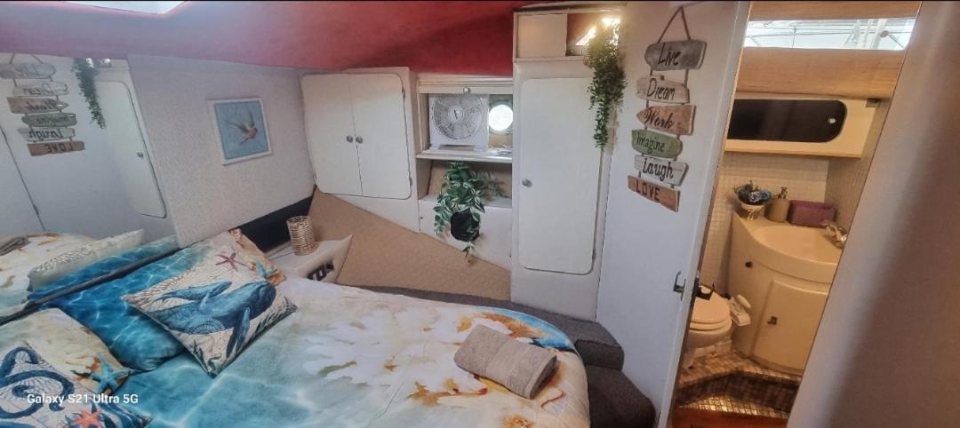 Hotel Beautiful And Comfy Boat In Barcelona With Boat Tour Option Exterior foto