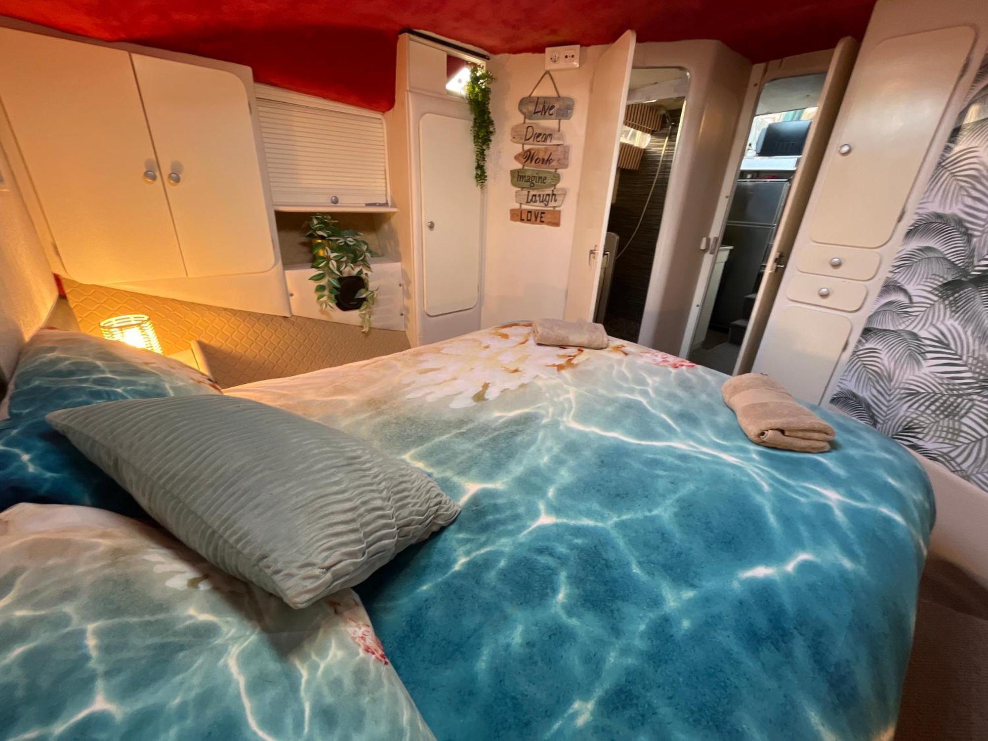 Hotel Beautiful And Comfy Boat In Barcelona With Boat Tour Option Exterior foto